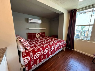 Charming Tiny House with Rooftop Deck near Wichita Mountains in Medicine Park, OK - Medicine Park, Oklahoma - glamping.directory