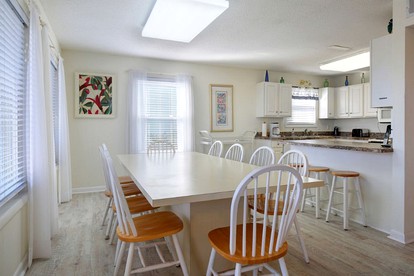 Spacious Oceanfront Cottage Rental on Holden Beach in North Carolina - Holden Beach, North Carolina - glamping.directory