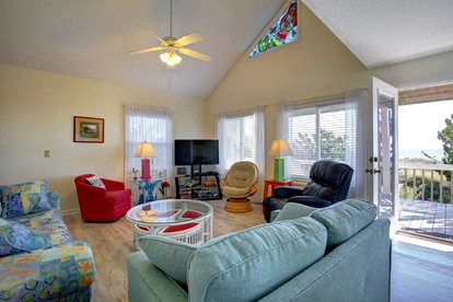 Spacious Oceanfront Cottage Rental on Holden Beach in North Carolina - Holden Beach, North Carolina - glamping.directory