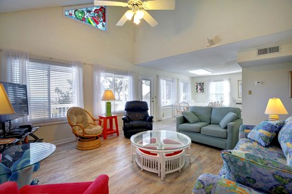 Spacious Oceanfront Cottage Rental on Holden Beach in North Carolina - Holden Beach, North Carolina - glamping.directory