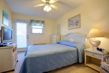 Spacious Oceanfront Cottage Rental on Holden Beach in North Carolina - Holden Beach, North Carolina - glamping.directory