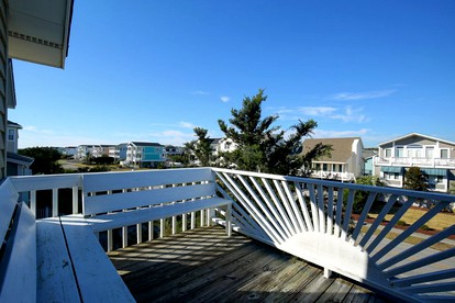 Spacious Oceanfront Cottage Rental on Holden Beach in North Carolina - Holden Beach, North Carolina - glamping.directory