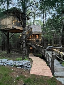 Eco-Friendly, Abstract Treehouse Surrounded by Wildlife and Hiking Trails For a Special Getaway in Sparrow Bush, New York - Sparrow Bush, New York - glamping.directory