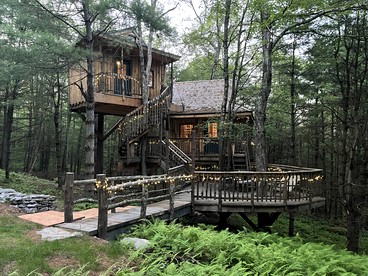 Eco-Friendly, Abstract Treehouse Surrounded by Wildlife and Hiking Trails For a Special Getaway in Sparrow Bush, New York - Sparrow Bush, New York - glamping.directory