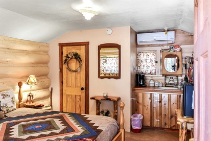 Simple and Historic Fishing Log Cabin for a Rustic Retreat to Northern Arizona - Parks, Arizona - glamping.directory