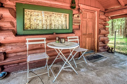 Simple and Historic Fishing Log Cabin for a Rustic Retreat to Northern Arizona - Parks, Arizona - glamping.directory