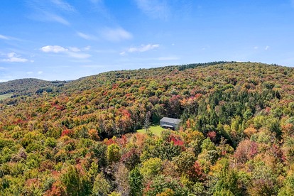 Peaceful Estate Designed for Connection & Relaxation in Andes, New York - Andes, New York - glamping.directory