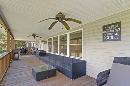 Peaceful Estate Designed for Connection & Relaxation in Andes, New York - Andes, New York - glamping.directory