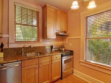 Historic Seafront Cottage with Gorgeous Gulf Views in Indian Rocks Beach, Florida - Indian Rocks Beach, Florida - glamping.directory