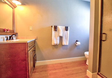 Stylish Room Rentals with Clawfoot Bathtubs for Romantic Getaway in Groveland, California - Groveland, California - glamping.directory