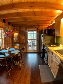 Unique Hobbit House Accommodation with a Private Hot Tub in Shenandoah, Virginia - Shenandoah , Virginia - glamping.directory