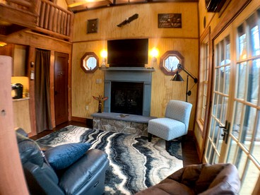 Unique Hobbit House Accommodation with a Private Hot Tub in Shenandoah, Virginia - Shenandoah , Virginia - glamping.directory