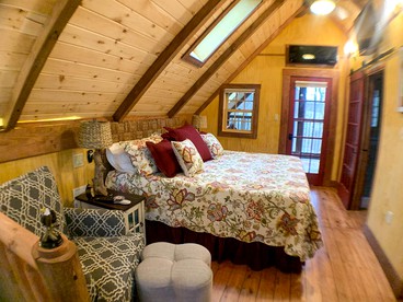 Unique Hobbit House Accommodation with a Private Hot Tub in Shenandoah, Virginia - Shenandoah , Virginia - glamping.directory