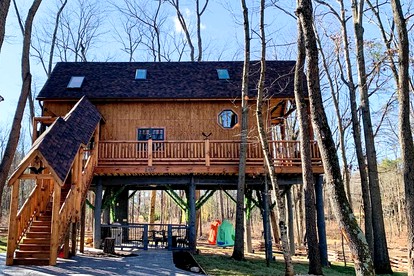 Unique Hobbit House Accommodation with a Private Hot Tub in Shenandoah, Virginia - Shenandoah , Virginia - glamping.directory