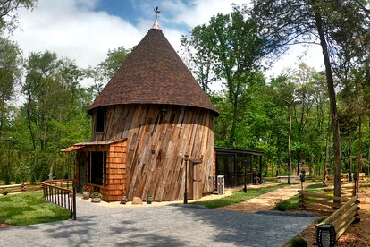 Unique Hobbit House Accommodation with a Private Hot Tub in Shenandoah, Virginia - glamping.directory