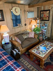 Cozy Hillside Texas Hill Country Cabin for Romantic Getaways near San Antonio - Kerrville, Texas - glamping.directory
