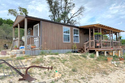 Cozy Hillside Texas Hill Country Cabin for Romantic Getaways near San Antonio - glamping.directory
