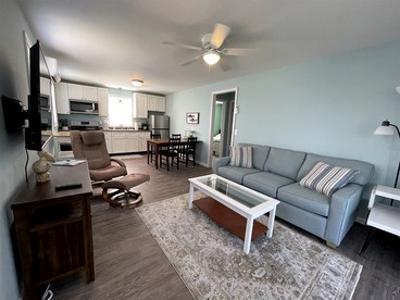 Spacious Pet-Friendly Beach House with Fenced Yard near Restaurants in Avon, North Carolina - Avon, North Carolina - glamping.directory