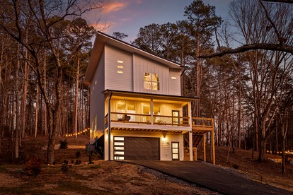 Spectacular Cottage with Hot-tub and Private Cinema in Chickamauga, Georgia - glamping.directory