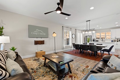 Spectacular Cottage with Hot-tub and Private Cinema in Chickamauga, Georgia - Chickamauga, Georgia - glamping.directory
