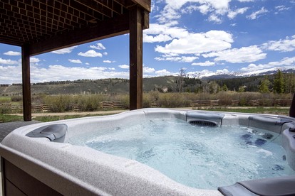 Modern Mountain Cabin with Hot-Tub in Fraser, Colotado - Fraser, Colorado - glamping.directory