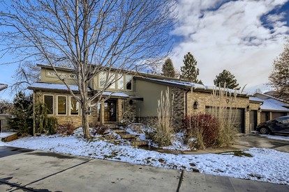 Spacious Colorado-Themed Garden-Level Suite with Fireplace near Eagle Trace Golf Course in Broomfield, CO - glamping.directory