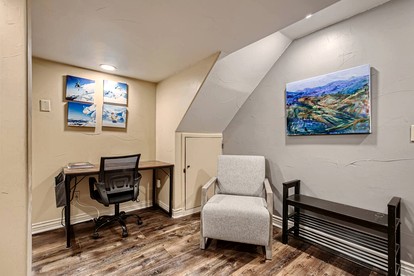 Spacious Colorado-Themed Garden-Level Suite with Fireplace near Eagle Trace Golf Course in Broomfield, CO - Broomfield, Colorado - glamping.directory