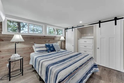 Chic Cabin Stay with Loft, Pool Access & Outdoor Fire Pit in Branson, Missouri - Branson, Missouri - glamping.directory