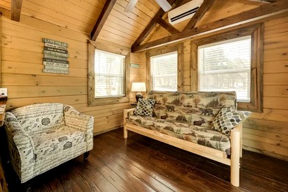 Chic Cabin Stay with Loft, Pool Access & Outdoor Fire Pit in Branson, Missouri - Branson, Missouri - glamping.directory