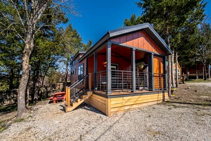 Chic Cabin Stay with Loft, Pool Access & Outdoor Fire Pit in Branson, Missouri - Branson, Missouri - glamping.directory