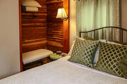 Romantic Getaway with Private Jacuzzi near Lake Logan in Hocking Hills, Ohio - Logan, Ohio - glamping.directory