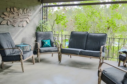 Romantic Getaway with Private Jacuzzi near Lake Logan in Hocking Hills, Ohio - Logan, Ohio - glamping.directory