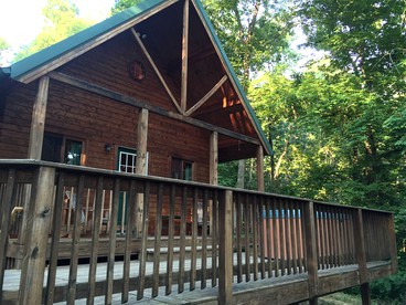 Charming Cabin Rental Surrounded by Three Wooded Acres next to the Shenandoah River, Victoria - glamping.directory