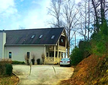 Pet-Friendly Vacation Rental on Lake Lanier in Dawsonville, Georgia - glamping.directory