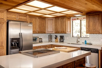 Gorgeous Cottage with Hot-tub and Barbecue in Big Bear Lake, California - Big Bear Lake, California - glamping.directory
