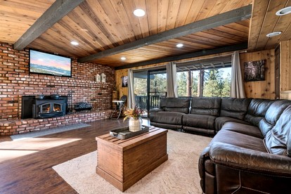 Gorgeous Cottage with Hot-tub and Barbecue in Big Bear Lake, California - Big Bear Lake, California - glamping.directory
