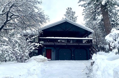 Gorgeous Cottage with Hot-tub and Barbecue in Big Bear Lake, California - glamping.directory