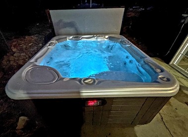 Gorgeous Cottage with Hot-tub and Barbecue in Big Bear Lake, California - Big Bear Lake, California - glamping.directory