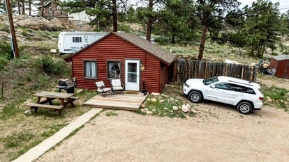 Conjoined Cabin with Fireplace in Red Feather Lakes, Colorado, Perfect for a Family Holiday - Red Feather Lakes, Colorado - glamping.directory