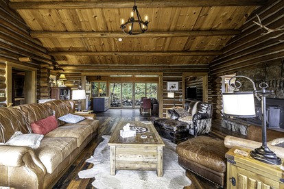 Beautiful Pet-Friendly Log Cabin with Hot Tub near Allenspark and Estes Park, Colorado - Allenspark, Colorado - glamping.directory