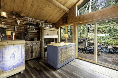 Beautiful Pet-Friendly Log Cabin with Hot Tub near Allenspark and Estes Park, Colorado - Allenspark, Colorado - glamping.directory