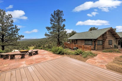 Beautiful Pet-Friendly Log Cabin with Hot Tub near Allenspark and Estes Park, Colorado - Allenspark, Colorado - glamping.directory