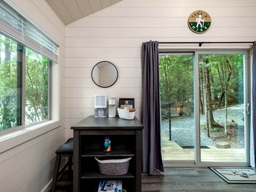 Pet-Friendly Paradise: Luxury Glamping Cabin in Pisgah Forest for You and Your Furry Friend - Transylvania County, North Carolina - glamping.directory