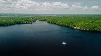 Luxury Wide-Body Houseboat with Flybridge Steering & Water Slide Near Birch Lake, Babbitt, Minnesota - Babbitt, Minnesota - glamping.directory