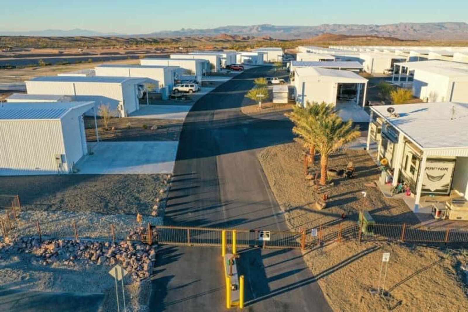 Nomad Oasis- Work & Relax - Lake Havasu City, Arizona - glamping.directory