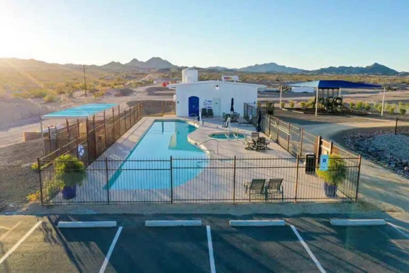Nomad Oasis- Work & Relax - Lake Havasu City, Arizona - glamping.directory