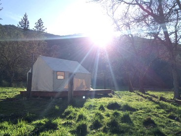 Camping Getaway on a Ranch with Mountain Views near Jacksonville, Oregon - Jacksonville, Oregon - glamping.directory