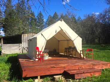 Camping Getaway on a Ranch with Mountain Views near Jacksonville, Oregon - Jacksonville, Oregon - glamping.directory