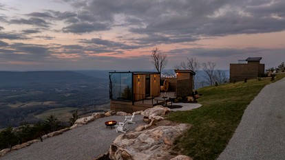 Stunning Mirrored Glass Cabin with Hot Tub & Sauna near Lookout Mountain, Dade County, GA - Dade County, Georgia - glamping.directory