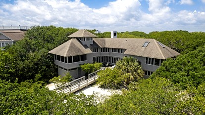 Gorgeous Pet-Friendly Oceanfront Retreat in Gated Community, Georgetown, South Carolina - glamping.directory